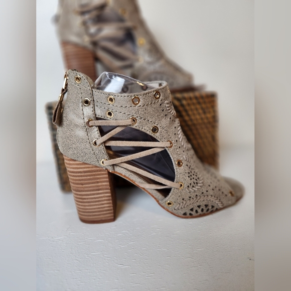 Latigo Shoes - Latigo Leather Saelena Handcrafted Gold Grommet Zip Back Peep-Toe Block Heel